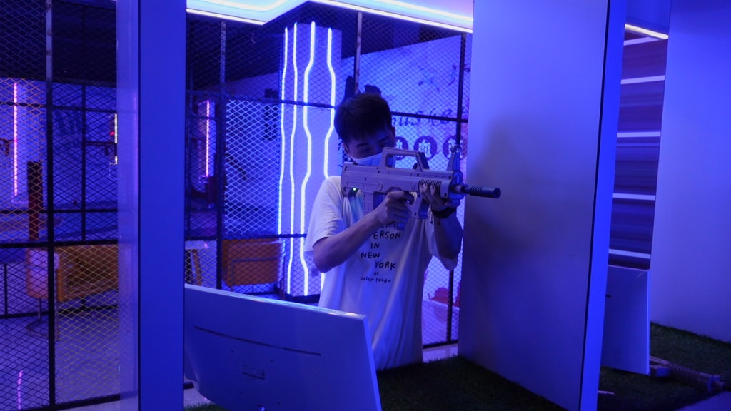 智能模拟射击运动馆整场规划包括以下几个方面：   1. 设计场馆布局：根据场地大小和功能需求，