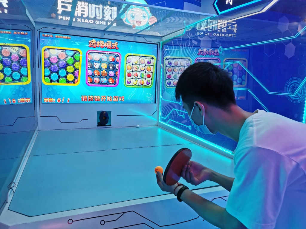 智能模拟乒乓球训练馆是一种集科技、运动、娱乐于一体的新型运动场馆。它采用先进的科技手段，