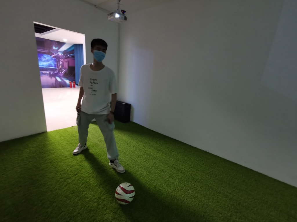 智能模拟足球体育馆整场规划应该包括以下几个方面： 1. 场馆布局：根据场馆的大小和形状，合理规划场地、